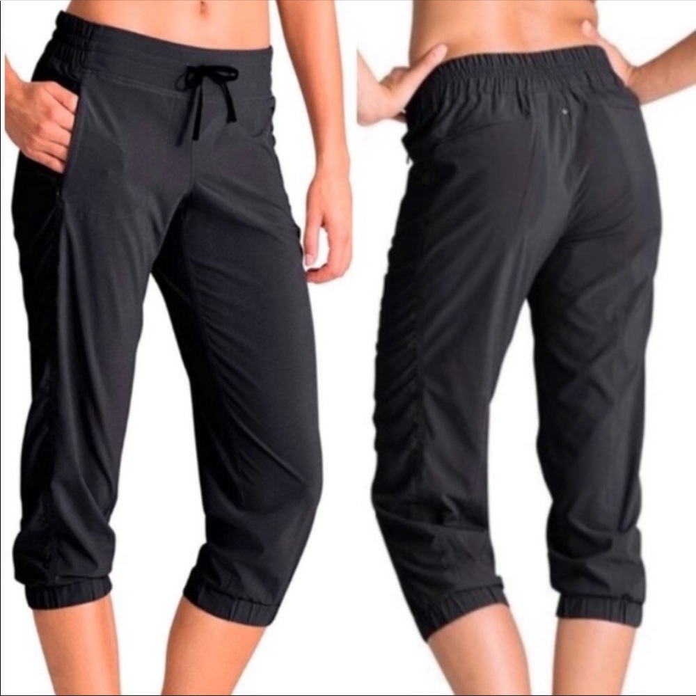 Athleta la viva black capris size 2